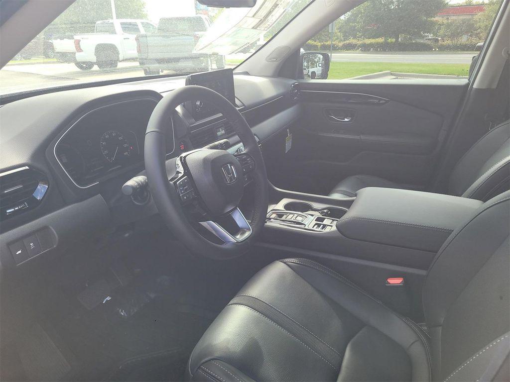 new 2025 Honda Pilot car, priced at $51,280