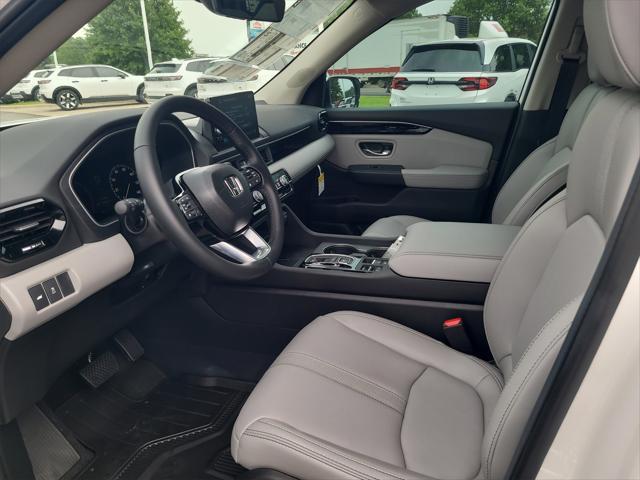 new 2025 Honda Pilot car, priced at $45,885