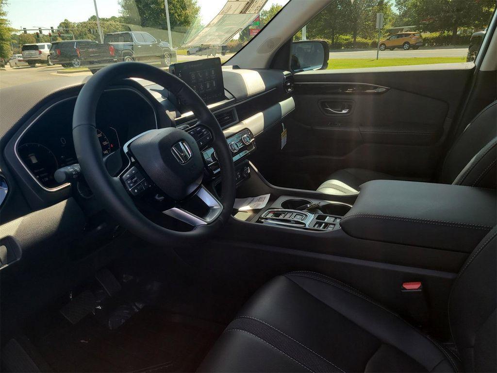 new 2025 Honda Pilot car, priced at $42,950