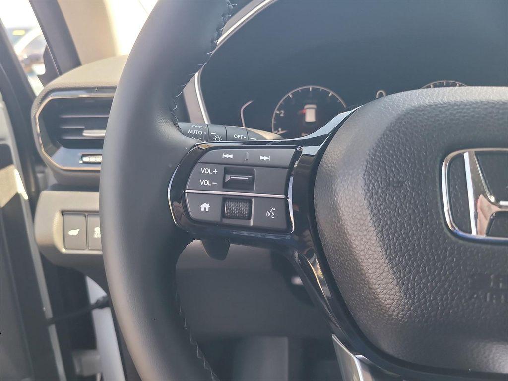 new 2025 Honda Pilot car, priced at $42,950