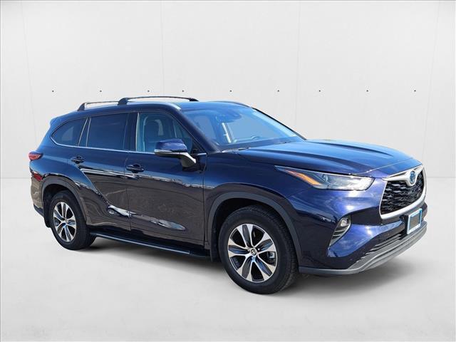 used 2022 Toyota Highlander Hybrid car, priced at $36,992