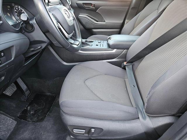 used 2023 Toyota Highlander car, priced at $31,989