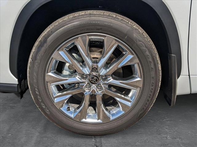 new 2025 Toyota Highlander car, priced at $48,412