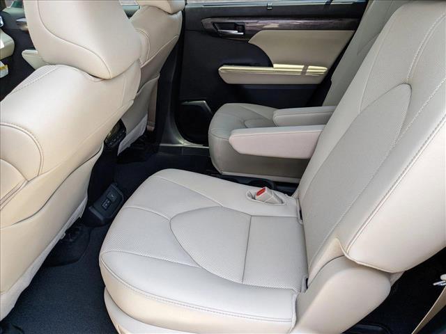 new 2025 Toyota Highlander car, priced at $50,273