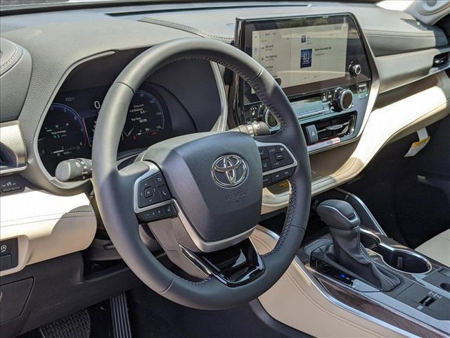 new 2025 Toyota Highlander car, priced at $50,273
