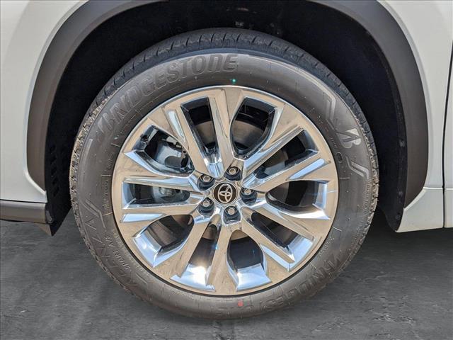 new 2025 Toyota Highlander car, priced at $50,273
