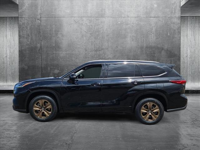 used 2022 Toyota Highlander Hybrid car, priced at $34,996