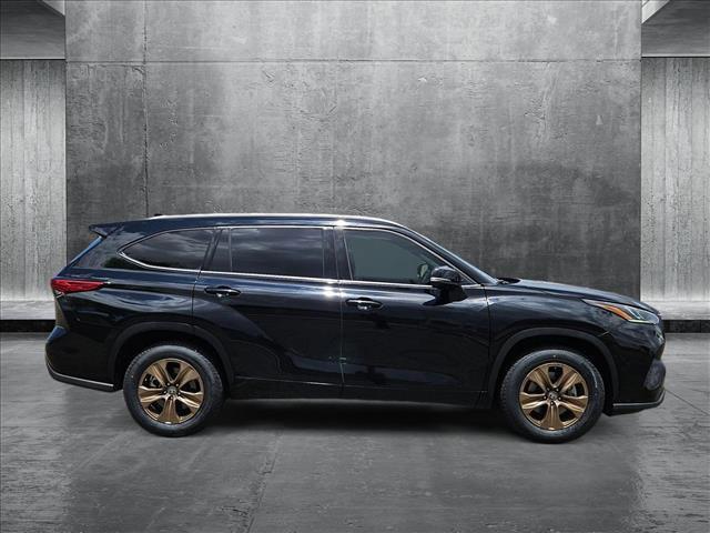 used 2022 Toyota Highlander Hybrid car, priced at $34,996