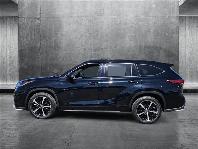 used 2021 Toyota Highlander car, priced at $29,697