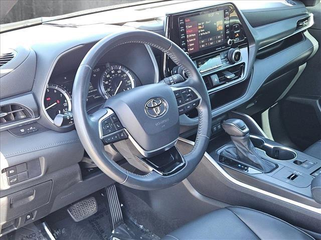 used 2021 Toyota Highlander car, priced at $29,697