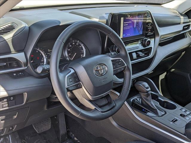 used 2025 Toyota Highlander car, priced at $42,996