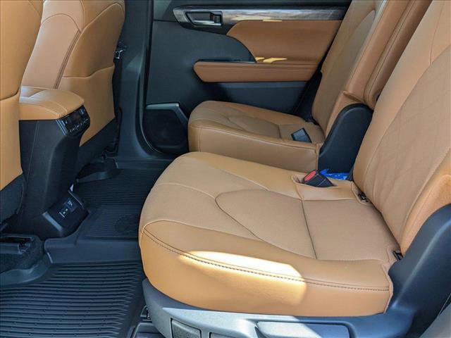 new 2025 Toyota Highlander Hybrid car, priced at $57,387