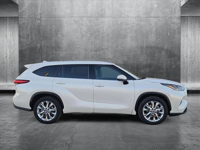 used 2020 Toyota Highlander car, priced at $28,133