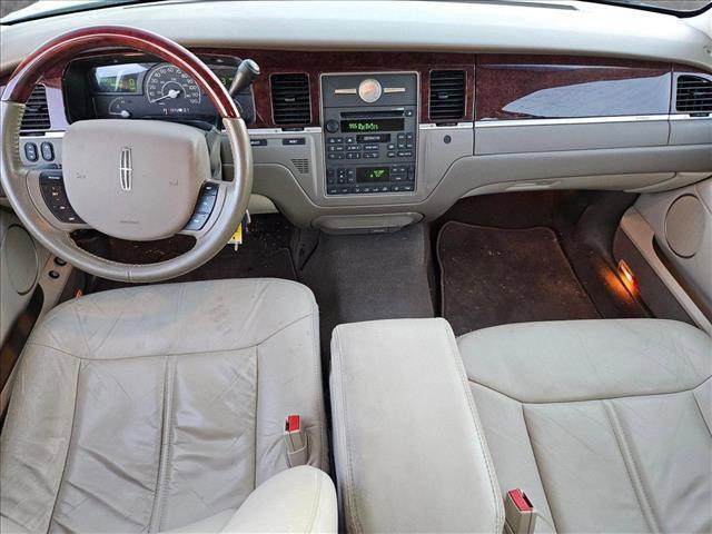 used 2005 Lincoln Town Car car, priced at $7,996