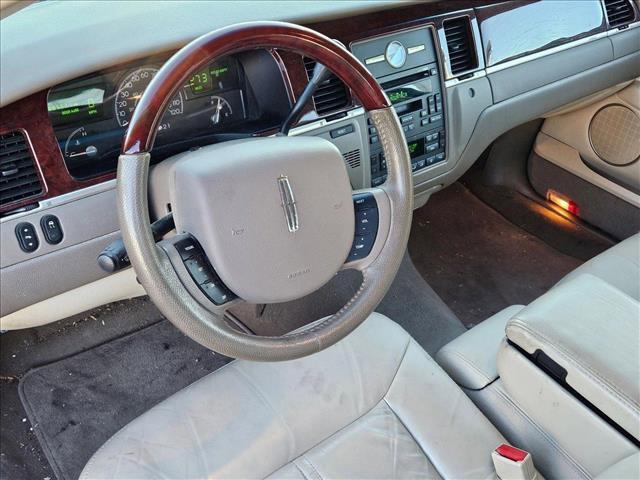 used 2005 Lincoln Town Car car, priced at $7,996