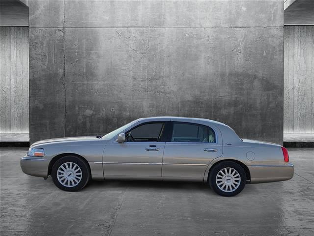 used 2005 Lincoln Town Car car, priced at $7,996