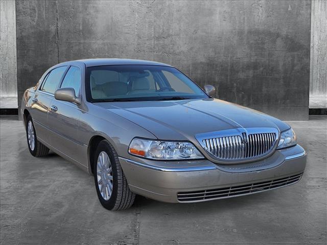 used 2005 Lincoln Town Car car, priced at $7,996