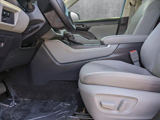 used 2023 Toyota Highlander car, priced at $30,949