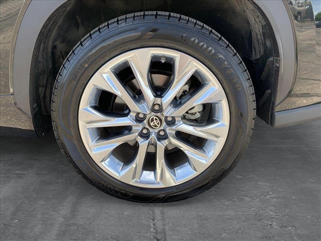 used 2020 Toyota Highlander Hybrid car, priced at $35,481