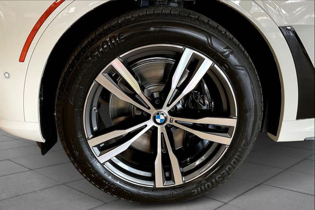 new 2026 BMW X7 car, priced at $96,135