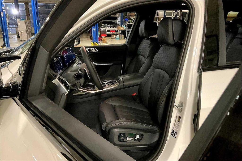 new 2026 BMW X7 car, priced at $122,760