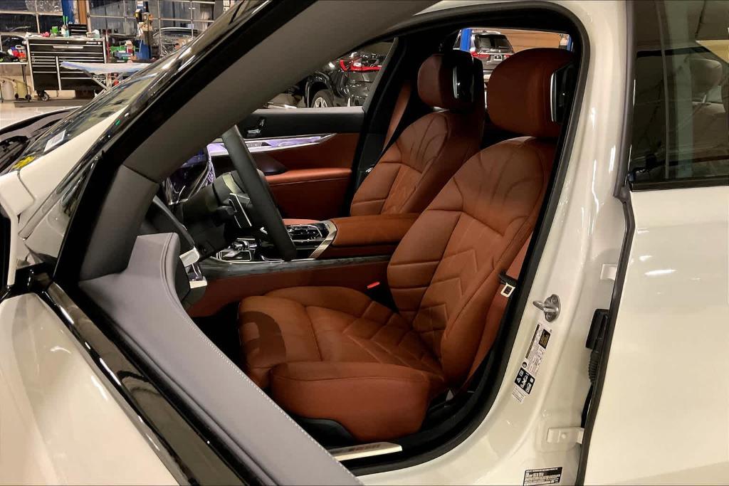 new 2024 BMW 760 car, priced at $124,620