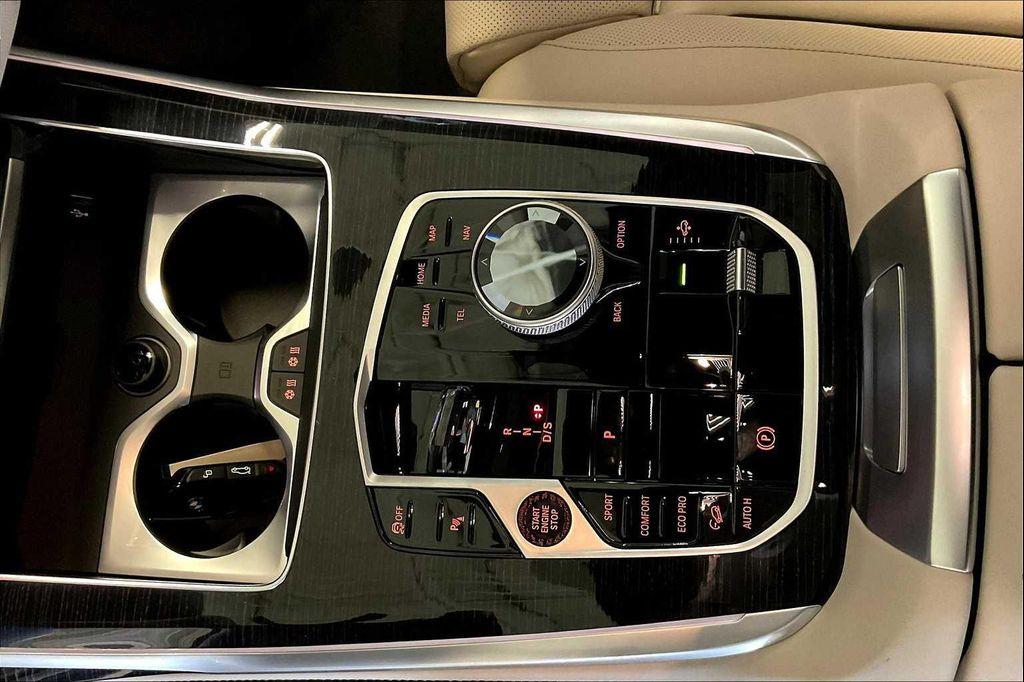 new 2026 BMW X7 car, priced at $125,330