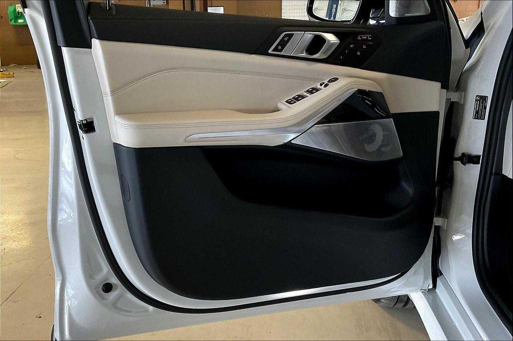 new 2026 BMW X7 car, priced at $125,330