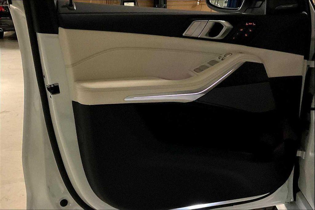 new 2026 BMW X7 car, priced at $100,225