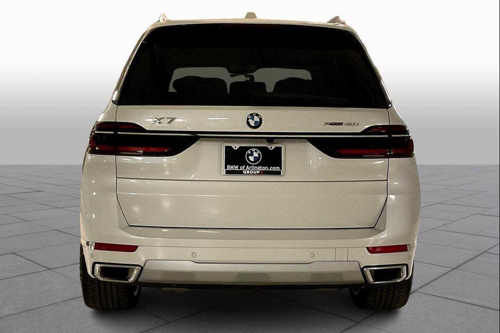 new 2026 BMW X7 car, priced at $100,225