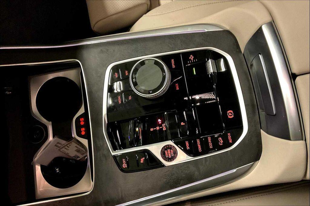 new 2026 BMW X7 car, priced at $100,225