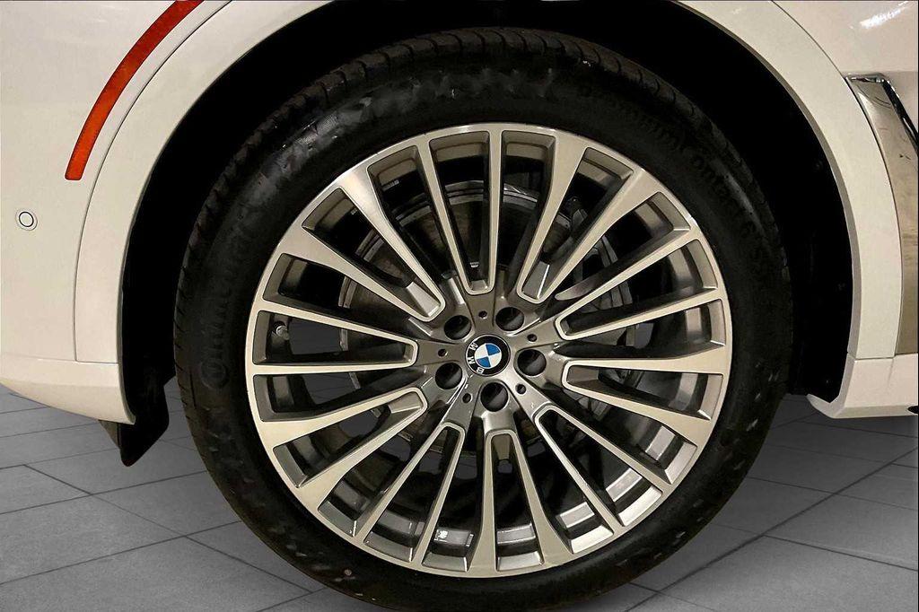 new 2026 BMW X7 car, priced at $100,225