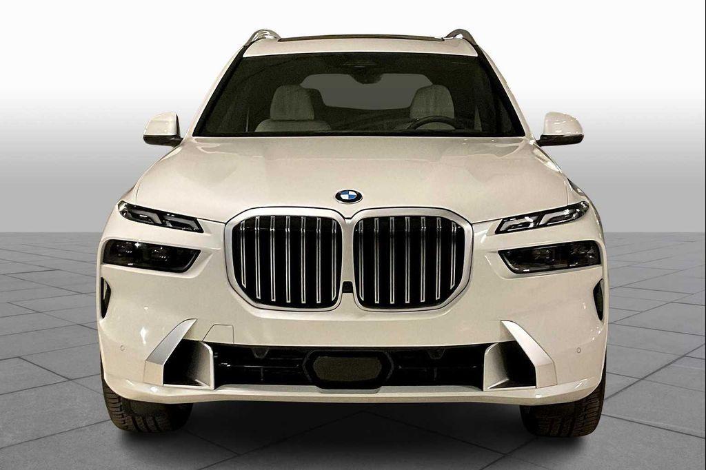 new 2026 BMW X7 car, priced at $100,225