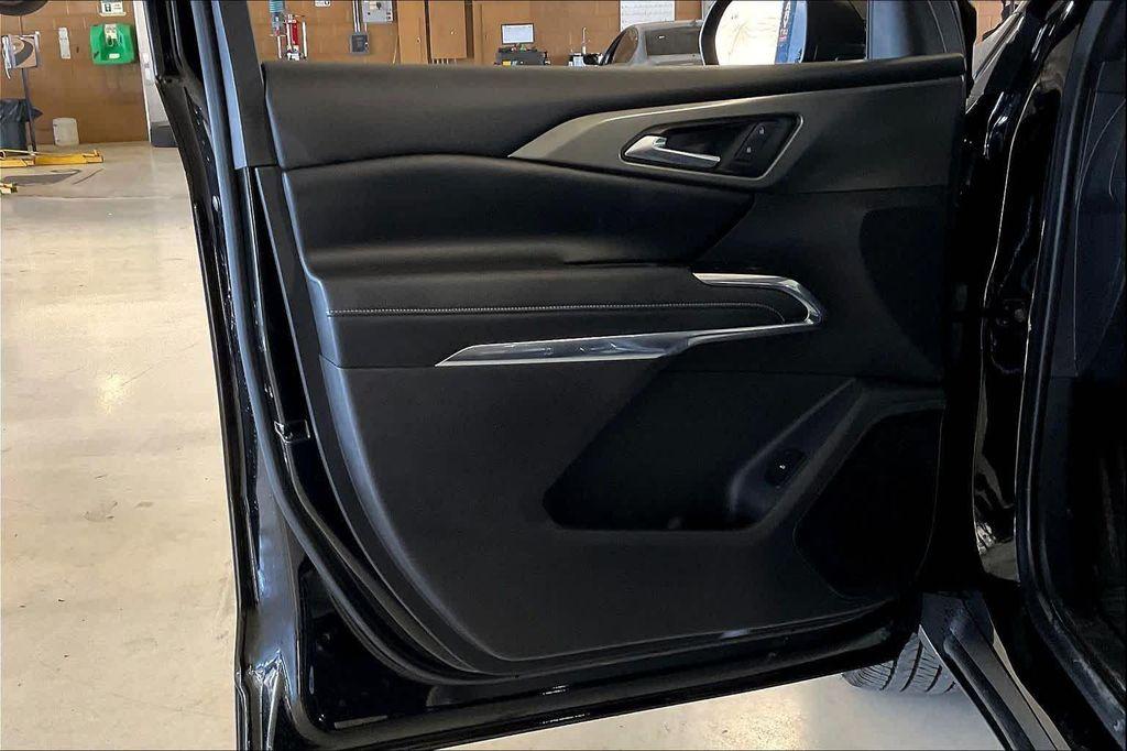 used 2025 Chevrolet Traverse car, priced at $36,483