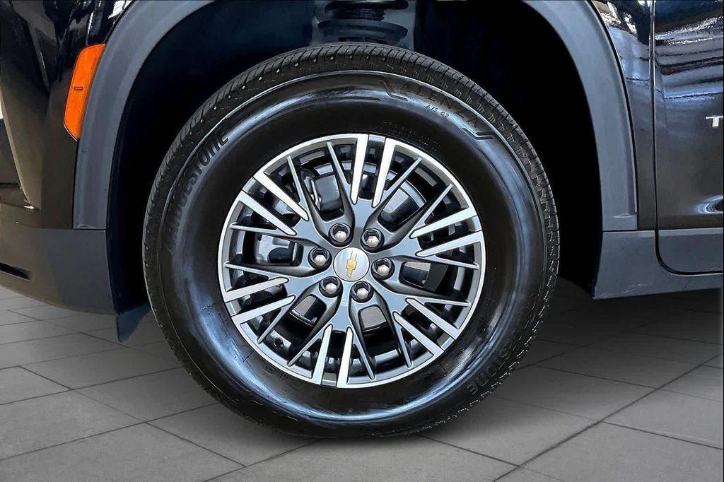 used 2025 Chevrolet Traverse car, priced at $36,483