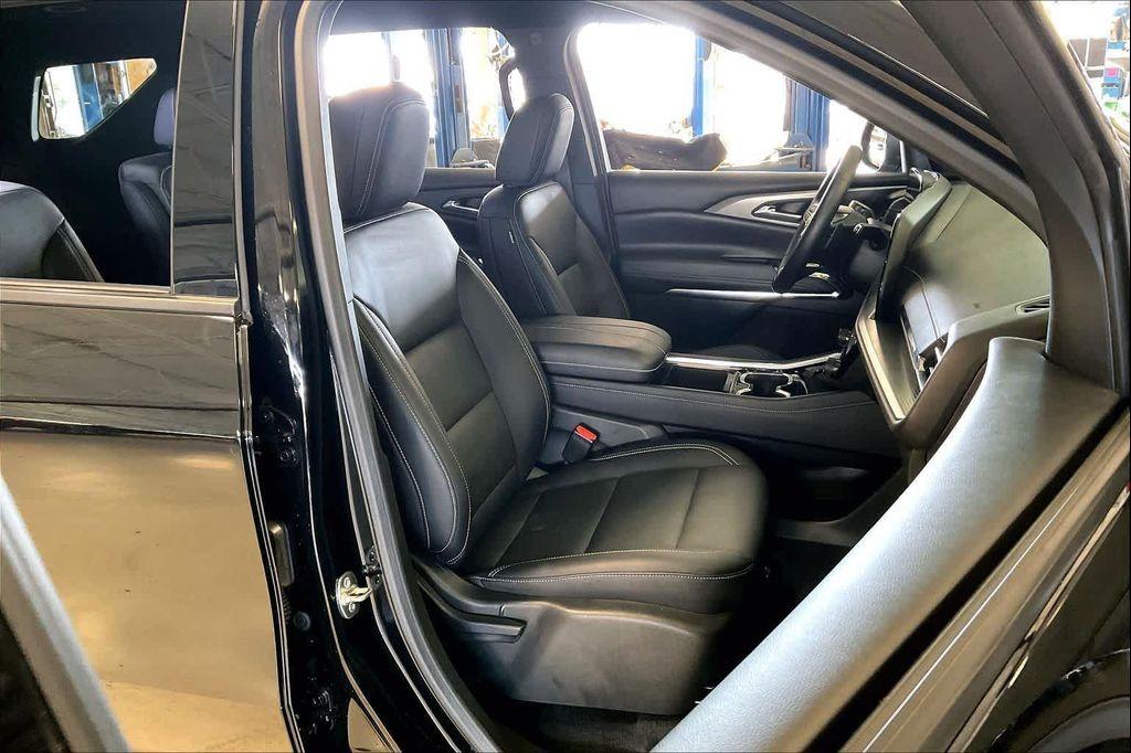 used 2025 Chevrolet Traverse car, priced at $36,483