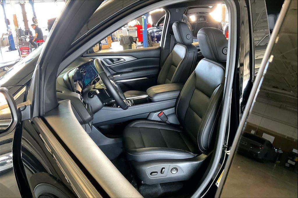 used 2025 Chevrolet Traverse car, priced at $36,483