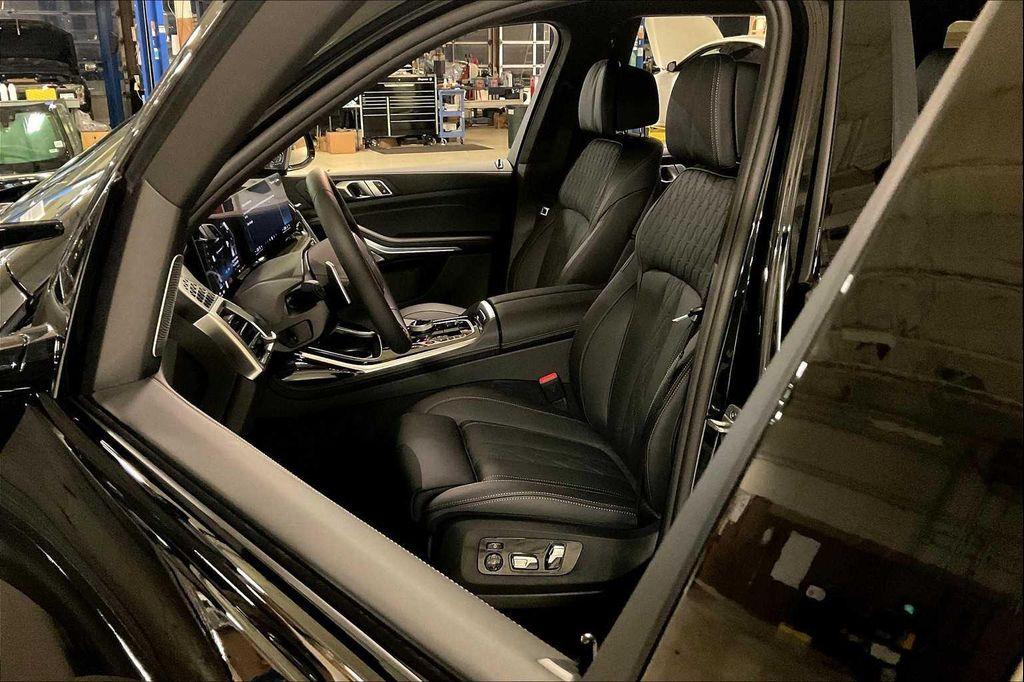 new 2026 BMW X7 car, priced at $125,560