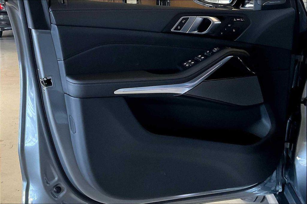 new 2026 BMW X7 car, priced at $101,525