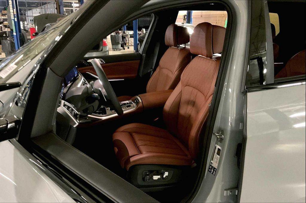 new 2026 BMW X7 car, priced at $121,510