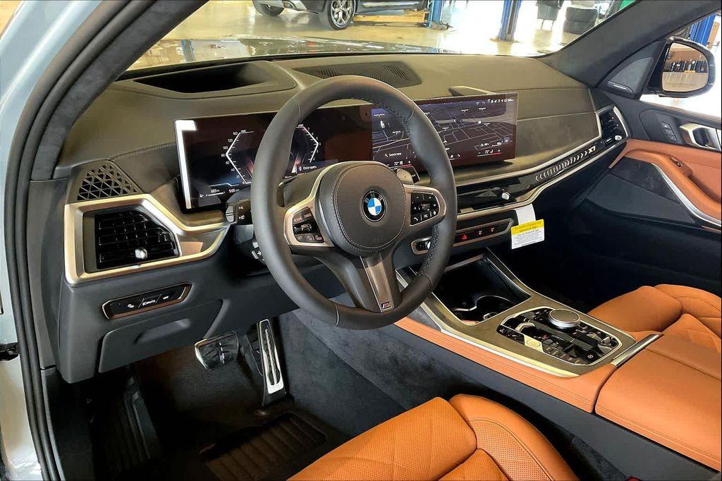 new 2026 BMW X7 car, priced at $100,910