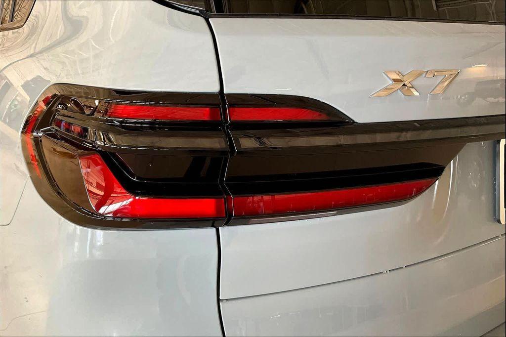 new 2026 BMW X7 car, priced at $100,910