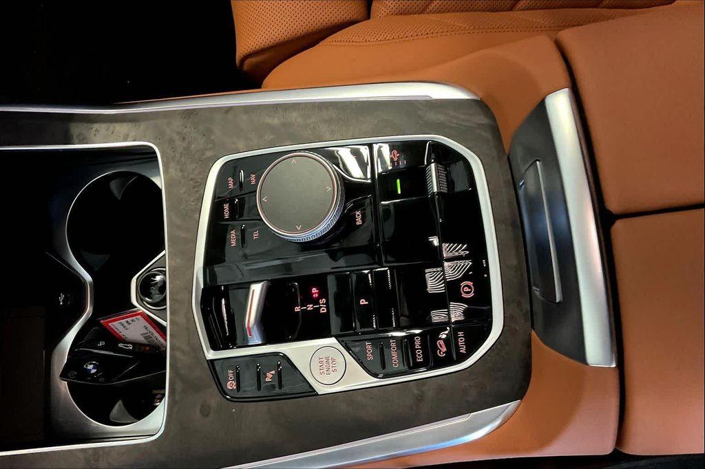 new 2026 BMW X7 car, priced at $100,910