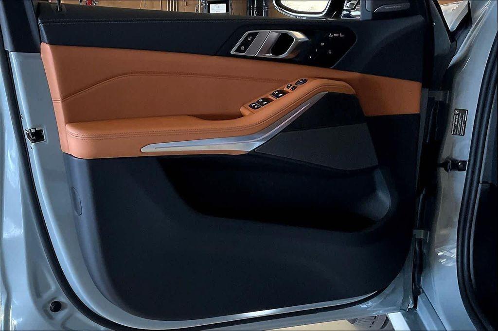 new 2026 BMW X7 car, priced at $100,910