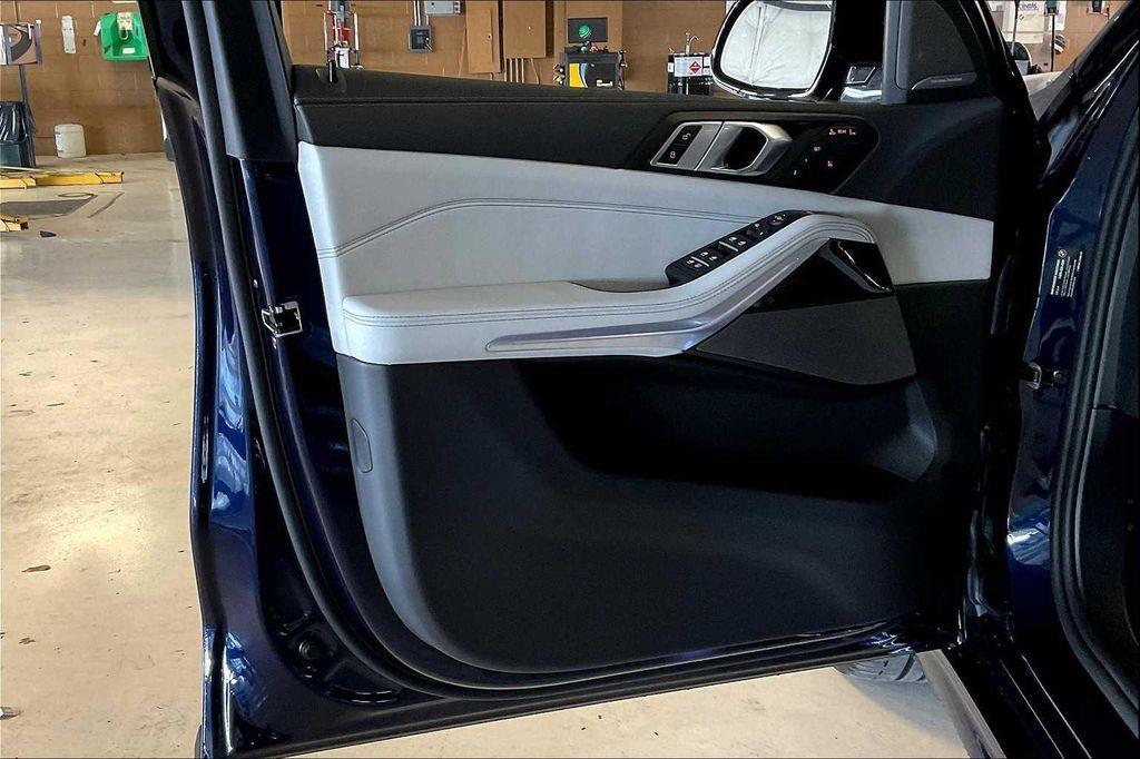 new 2026 BMW X7 car, priced at $102,625
