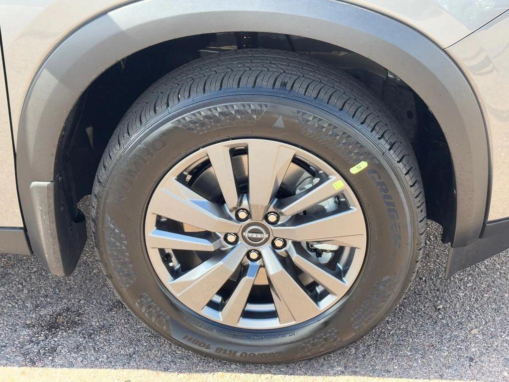 new 2025 Nissan Pathfinder car, priced at $31,980