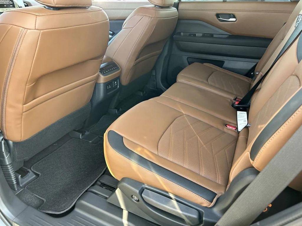 new 2025 Nissan Pathfinder car, priced at $46,751