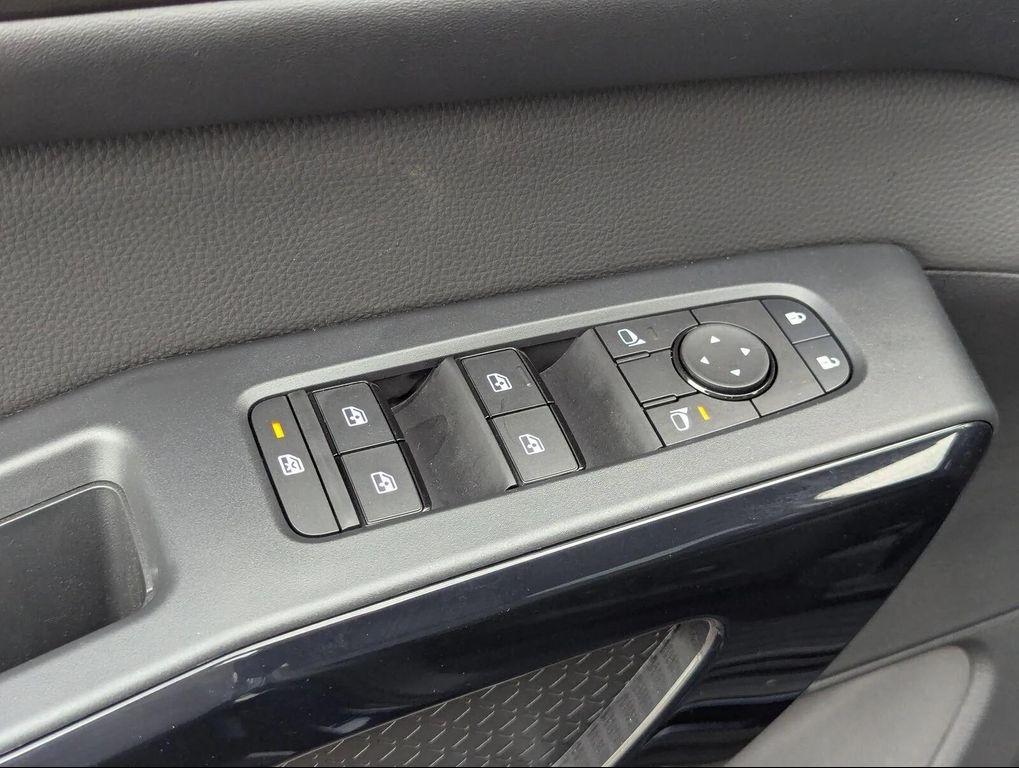 new 2025 Nissan Pathfinder car, priced at $34,318