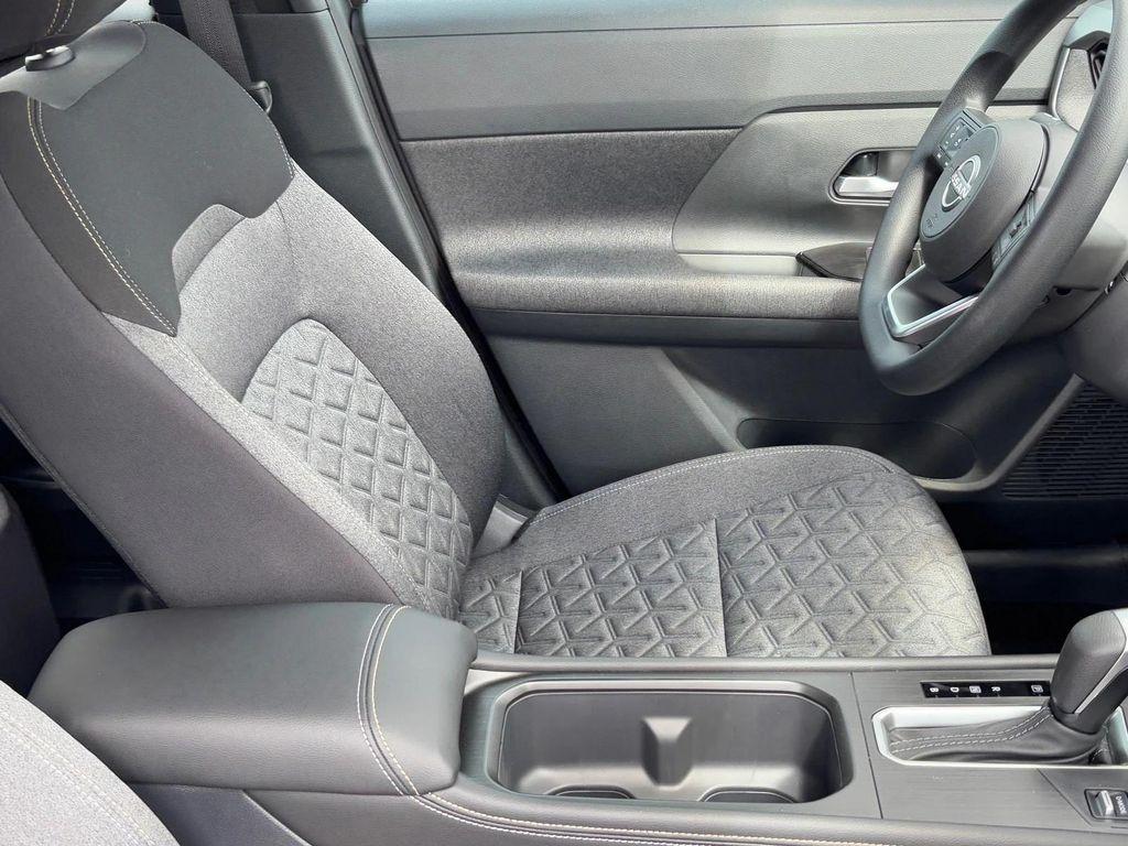 new 2025 Nissan Kicks car, priced at $26,600