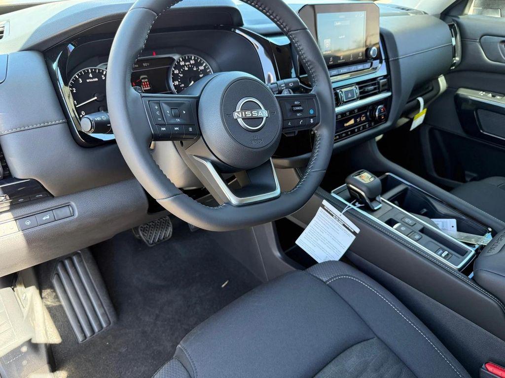 new 2025 Nissan Pathfinder car, priced at $32,905